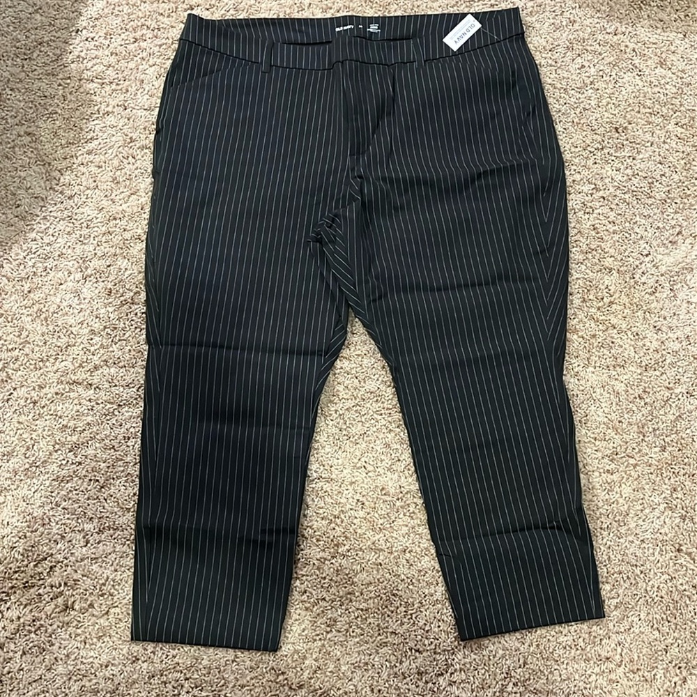 BNWT Old Navy pixie pants sz 24